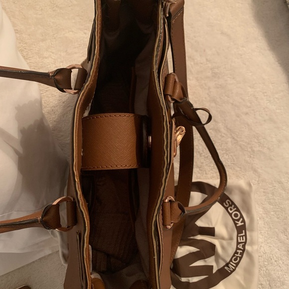 Michael Kors Hamilton Specchio, Rose Gold w/Matching Wristlet - Picture 4 of 12